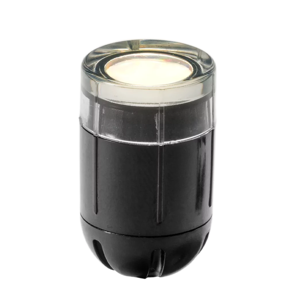Onyx 20 – Cu lumina sa albă caldă, oferă iluminat de orientare foarte discret seara.
